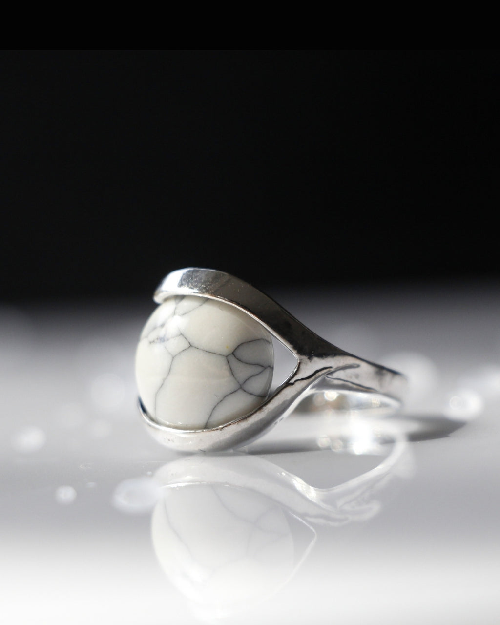 Howlite Embrace Ring